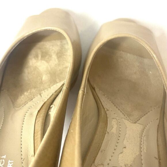 Naturalizer Womens 7M Pumps Beige Glossy Faux Leather Slip On Low Heels Peep Toe - Picture 5 of 14